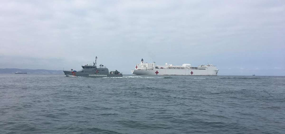 El buque hospital americano cuenta con dos quir&oacute;fanos a bordo y dos helic&oacute;pteros. El capit&aacute;n Kevin D. Bucley es el comandante del USS Comfort.