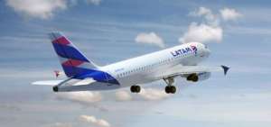 Latam permite reprogramar los vuelos internacionales.