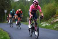 Richard Carapaz sigue como líder del Giro de Italia