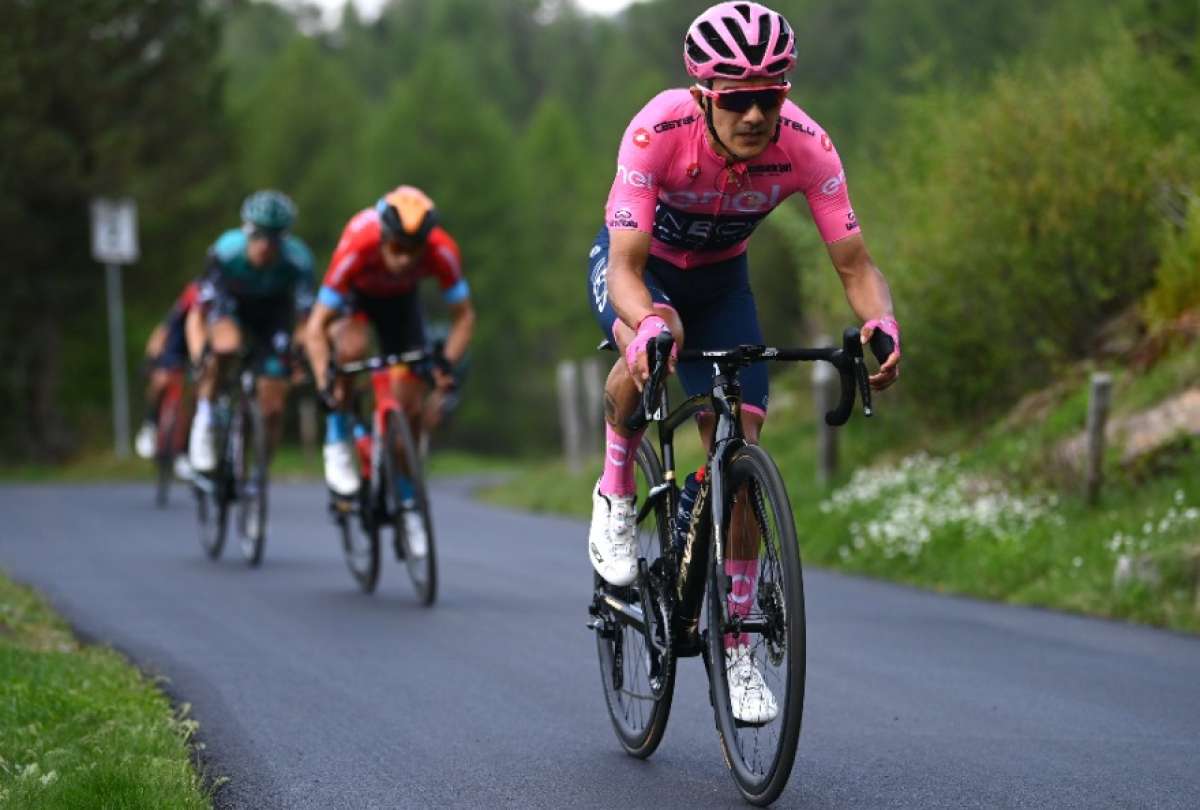 Richard Carapaz sigue como líder del Giro de Italia
