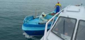 La embarcaci&oacute;n fue remolcada hasta el puerto de Crucita, Manab&iacute;.