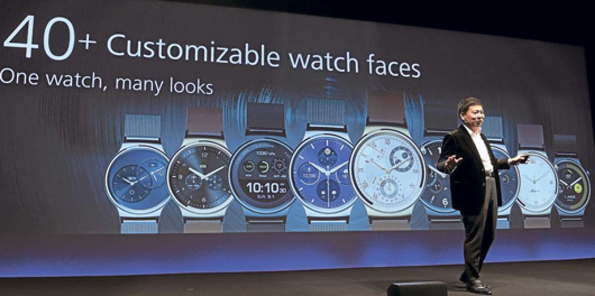 El CEO de Huawei, Richard Yu, present&oacute; el Huawei Watch durante una rueda de prensa en Barcelona, Espa&ntilde;a. Foto: AFP