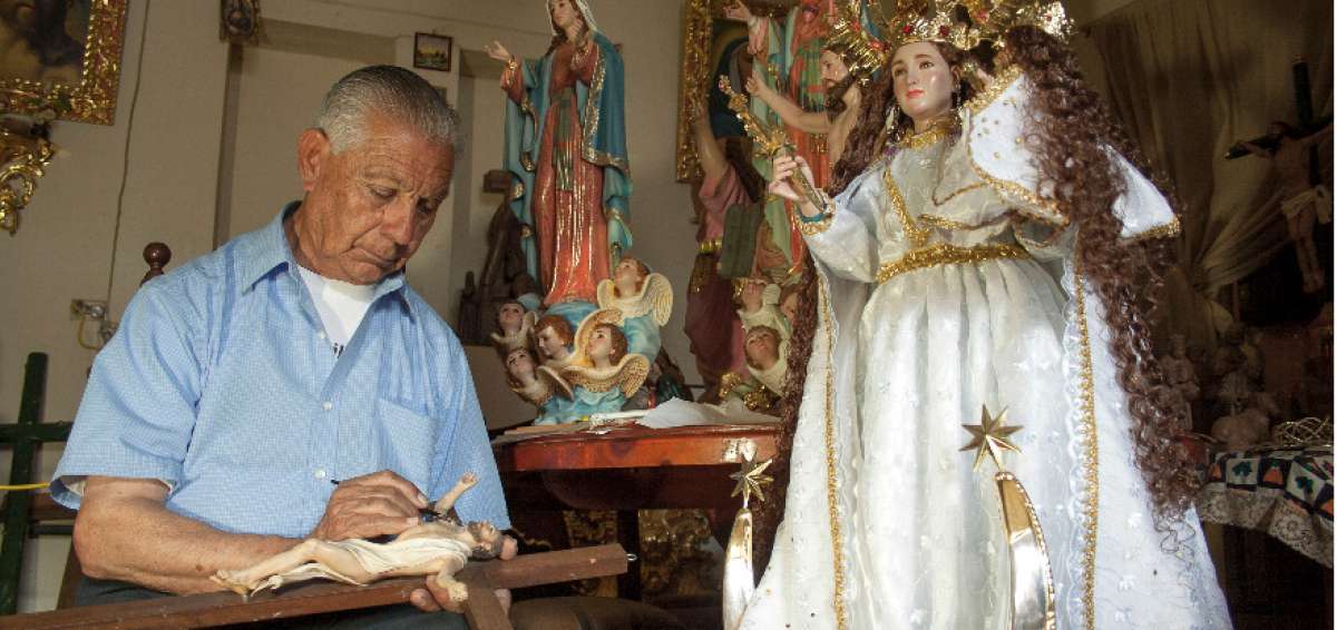 De las prodigiosas manos de este escultor han surgido obras de arte religioso que adornan altares de muchas iglesias ecuatorianas y de otros pa&iacute;ses de Am&eacute;rica y Europa.