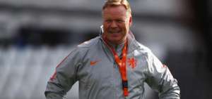 Koeman: "Me gustar&iacute;a entrenar al Barcelona, pero solo ser&aacute; definitivo con la firma"