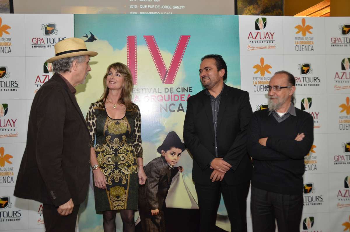 Daniela Creamer recibi&oacute; ayer a los invitados al lanzamiento del Festival de Cinea. Foto: Cortes&iacute;a / Prefectura del Azuay