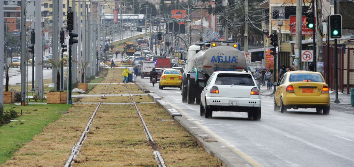 Los sem&aacute;foros son instalados a lo largo de las avenidas por donde circular&aacute; el tranv&iacute;a previsto por las autoridades municipales desde marzo del 2019