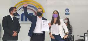 Juan Fernando Velasco inscribi&oacute; su candidatura para las elecciones de 2021