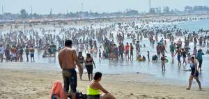 El balneario General Villamil, ubicado a 97 km de Guayaquil, acogi&oacute; a miles de turistas, provenientes en su mayor&iacute;a de los cantones cercanos del Guayas y de ciudades de la Sierra como Cuenca y Riobamba.