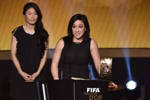 Nadine Kessler gan&oacute; el premio mejor jugadora del f&uacute;tbol femenino por primera vez en su carrera. Foto: AFP