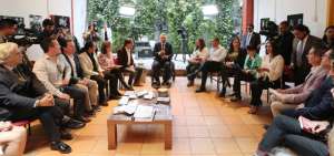 El presidente Moreno se reuni&oacute; con cineastas y productores ecuatorianos en Quito. 