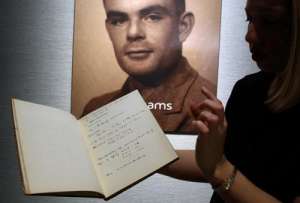 Turing era un cient&iacute;fico inform&aacute;tico, fil&oacute;sofo y cript&oacute;logo adelantado en su tiempo y jug&oacute; un papel crucial en romper el enigm&aacute;tico c&oacute;digo nazi. Foto: Internet