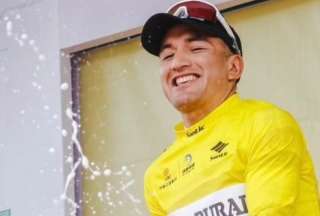 Jefferson Cepeda subió al podio junto a su compañero de equipo, el uruguayo Thomas Silva y lidera en la general del Tour of Qinghai Lake.