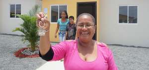 51 familias reciben nuevas casas