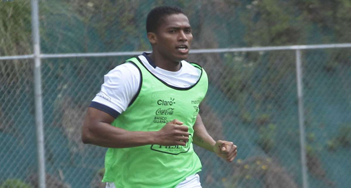 El capit&aacute;n de Ecuador desear&aacute; suerte a sus compa&ntilde;eros del Manchester United en el partido de ma&ntilde;ana ante Inglaterra. Foto: API