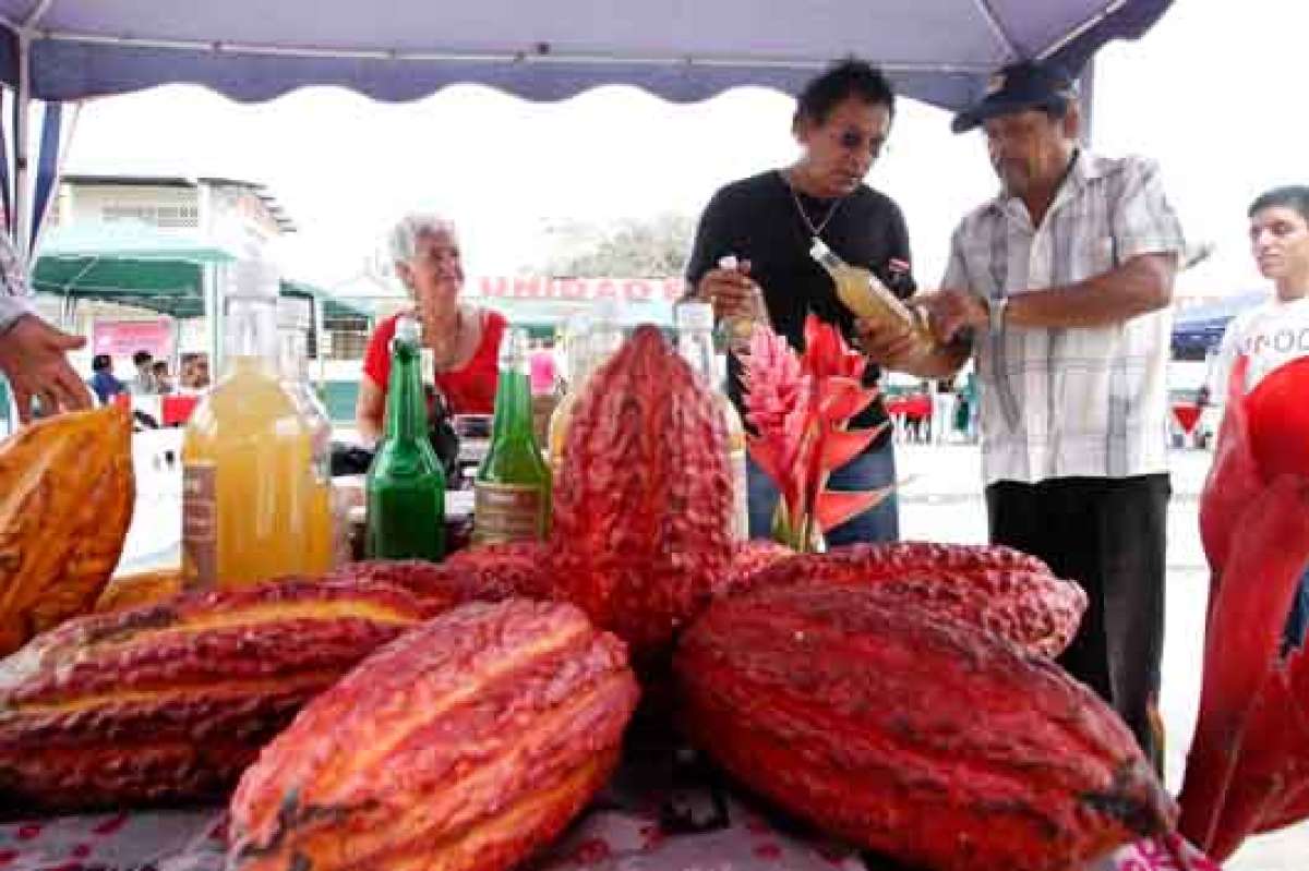 Los productos elaborados en base al cacao, como los licores, fueron solicitados durante un encuentro artesanal, ganadero y gastron&oacute;mico. Foto: Cortes&iacute;a