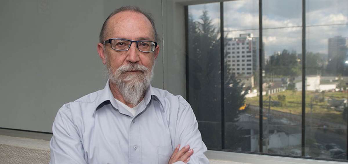 El dramaturgo, investigador y cr&iacute;tico de arte Isidro Luna es el heter&oacute;nimo del pensador cuencano Carlos Rojas. 