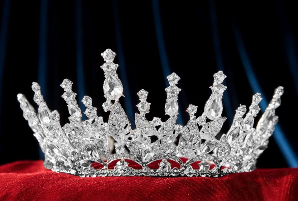 Samantha Quenedit, Miss Grand Ecuador 2025, protagonizó un momento viral tras un altercado con la representante de Perú.