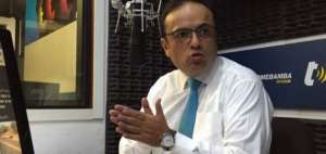 El prefecto fue entrevistado en una radio local. 