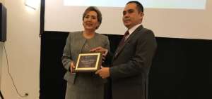 La presidenta de la Corte Nacional de Justicia (CNJ), Paulina Aguirre, recibi&oacute; una placa de reconocimiento.