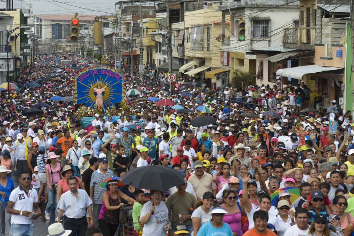 Devotos asistieron a la caminata en Dur&aacute;n para acompa&ntilde;ar al ni&ntilde;o Dios. Lylibeth Coloma / El Tel&eacute;grafo  