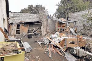 El local que funcionaba como f&aacute;brica y bodega de juegos pirot&eacute;cnicos, qued&oacute; devastado tras la explosi&oacute;n del pasado martes por la tarde. FOTO: ROBERTO CH&Aacute;VEZ 