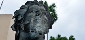 El busto del "Che" Guevara fue develado en octubre de 2012 en el sector de Las Pe&ntilde;as, en Guayaquil.