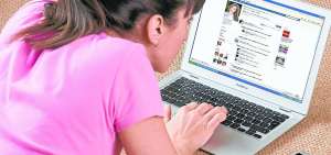 El 98% de la poblaci&oacute;n mayor de 12 a&ntilde;os, seg&uacute;n el INEC, posee un usuario en la red social Facebook.  