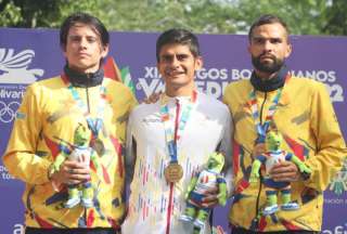 Jordy Jiménez (centro) cumplió con el favoritsmo de Ecuador en la prueba de marcha de 20 kilómetros.