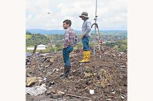 Volquetas del Municipio de Guayaquil da&ntilde;an obra estatal