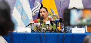 La presidenta del Consejo Nacional Electoral (CNE), Diana Atamaint, durante una rueda de prensa.