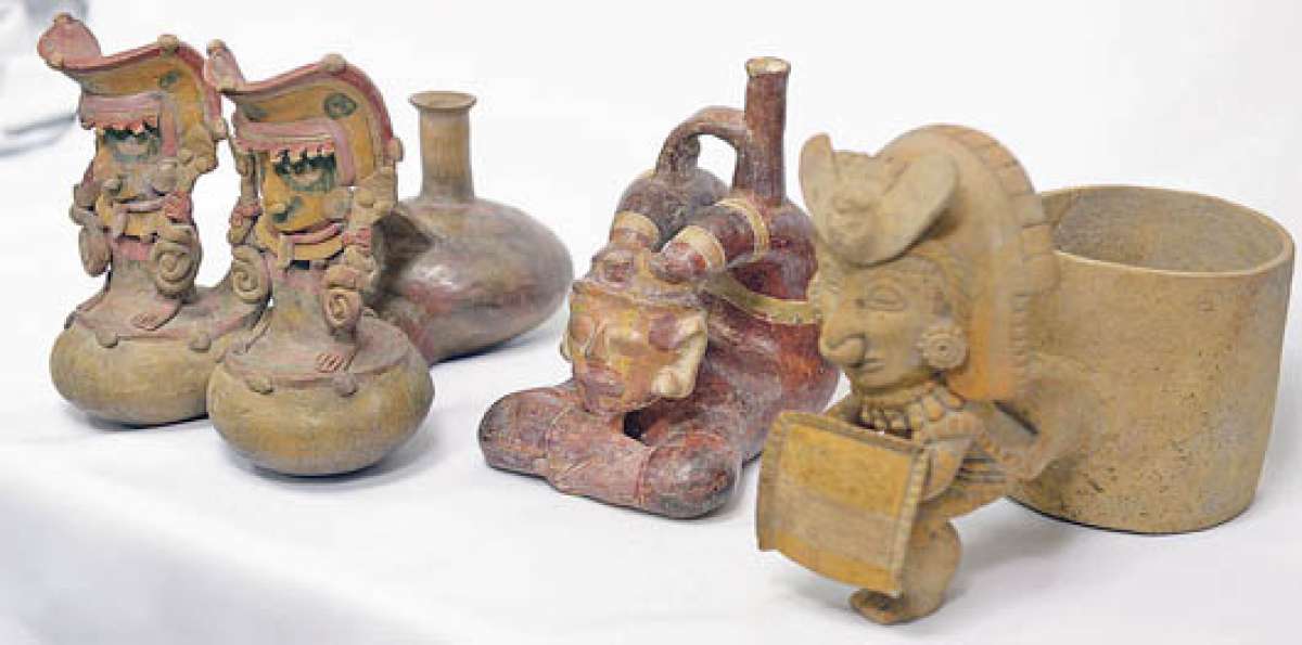 Ocarinas, silbatos, pitillos, botella silbato, estatuillas con silbatos son parte de los instrumentos. Foto:  Eduardo Escobar / El Tel&eacute;grafo