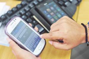 Tener un celular inteligente ya no es vanidad, sino que se  ha convertido en una necesidad. Foto: Miguel Castro |  El Tel&eacute;grafo
