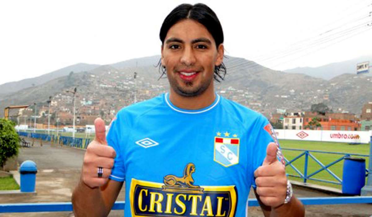 El delantero argentino-chileno visti&oacute; la camiseta del Sporting Cristal en 2010. Foto tomada de Internet.