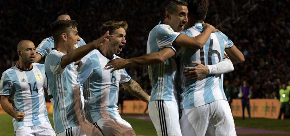 Argentina venci&oacute; a Uruguay con tanto de Messi