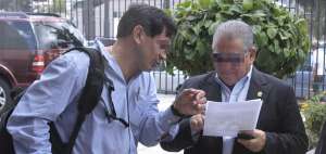 El presidente de la FEF (der.) pretende que su situaci&oacute;n econ&oacute;mica no ha sido de lo mejor.