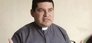 Sacerdote Jos&eacute; Tu&aacute;rez fue designado presidente del CPCCS