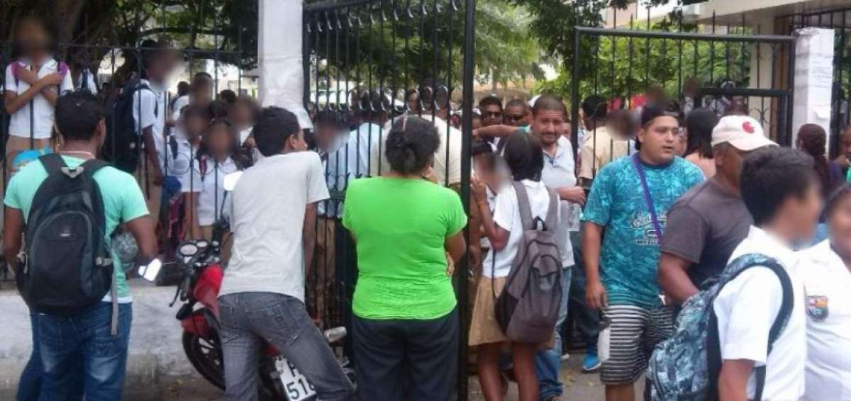 Padres de familia se apresuraron a retirar a sus hijos de los colegios, por temor a las r&eacute;plicas. 