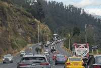 Implementan carril único de buses en la autopista General Rumiñahui.