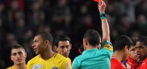 El delantero del PSG fue amonestado con roja directa en el encuentro del s&aacute;bado pasado.