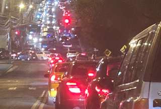 Un fuerte tráfico vehicular se registró la noche de este 6 de octubre del 2023. 