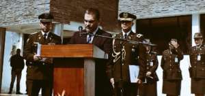 El ministro Jos&eacute; Serrano presidi&oacute; acto para recordar a las v&iacute;ctimas del 30-S.