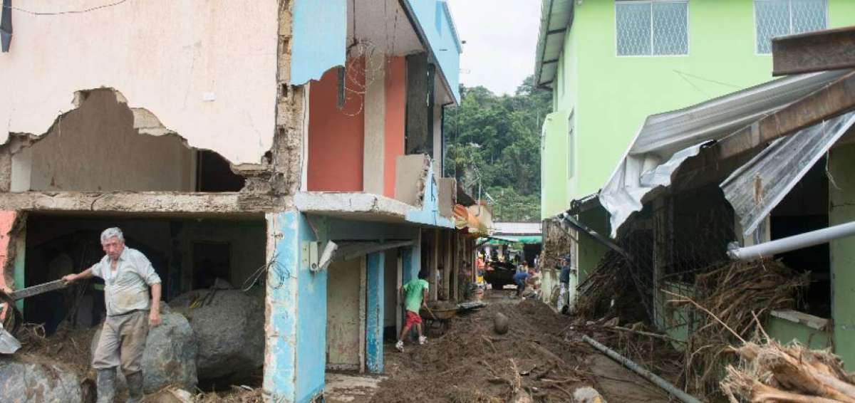 Los moradores de la zona participaron hoy de una minga. 