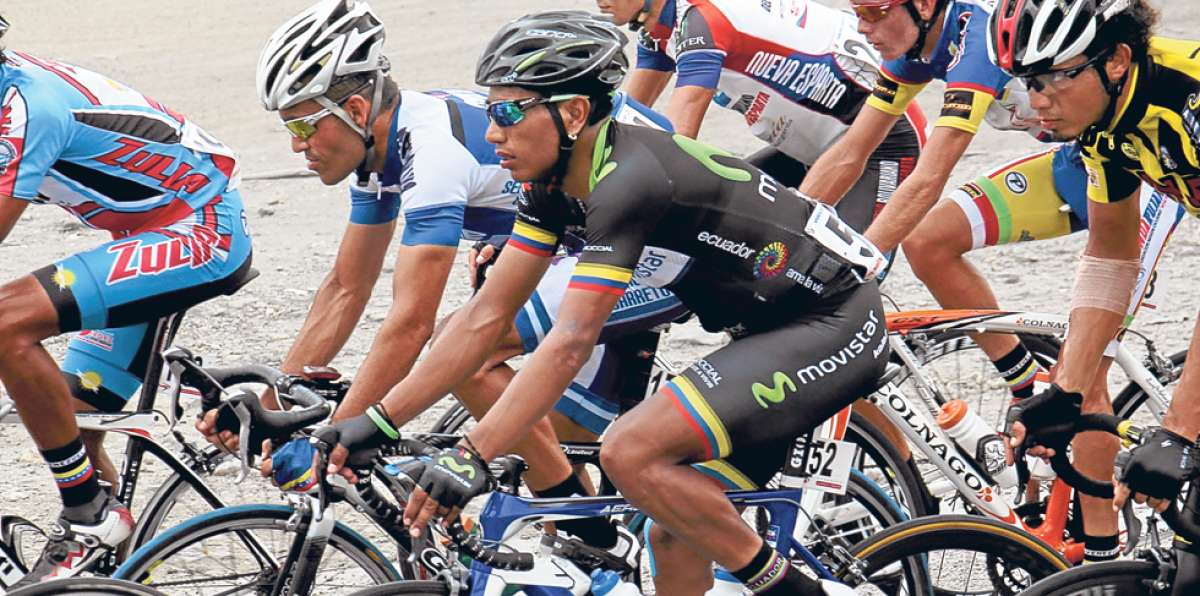 Segundo Navarrete (centro) participar&aacute; en las pruebas contrarreloj y ruta de la versi&oacute;n 82 del evento. Foto: Cortes&iacute;a CDP