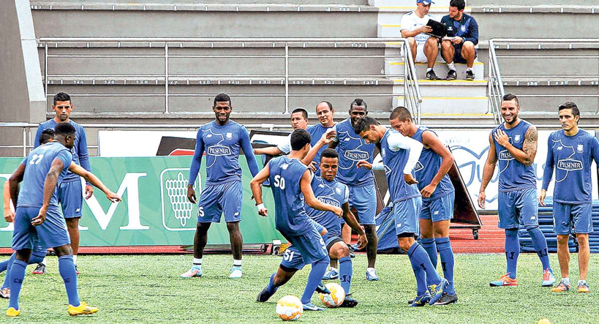 Ayer antes de viajar a Manta, la plantilla &lsquo;millonaria&rsquo; se entren&oacute; en el estadio &lsquo;Chucho&rsquo; Ben&iacute;tez, en Samanes.  Foto: William Orellana / El Tel&eacute;grafo.