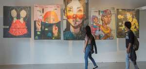 El libro de Carl Moore incluye un texto introductorio de Mar&iacute;a Fernanda L&oacute;pez, PhD en Teor&iacute;a de la Cultura con enfoque en arte urbano y cultura actual. 