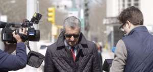 Miguel Trujillo es interceptado por los medios de comunicaci&oacute;n luego de salir del tribunal de Brooklyn (EE.UU.), donde se declar&oacute; culpable de 4 cargos.