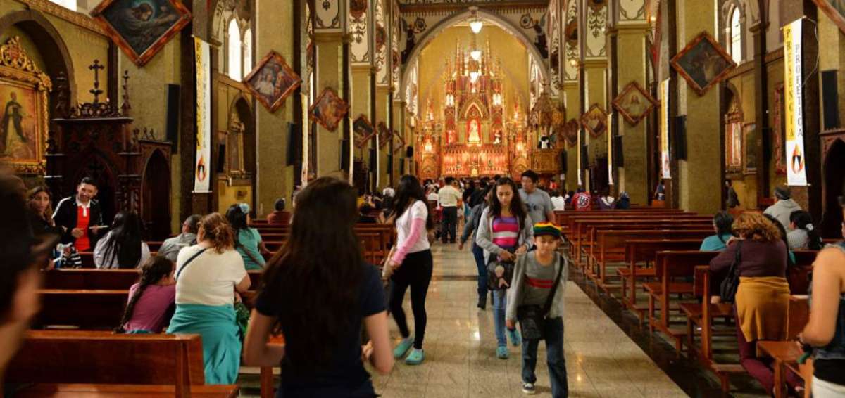 La Bas&iacute;lica de la Virgen de Agua Santa (en Ba&ntilde;os) sigue siendo un referente tur&iacute;stico de la regi&oacute;n, pese a la crisis que generaron las erupciones volc&aacute;nicas.