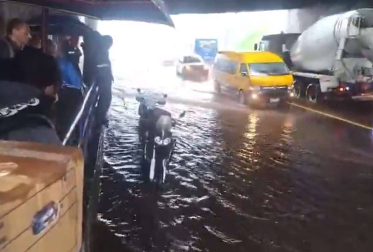En Quito se registran zonas con acumulación de agua por las lluvias
