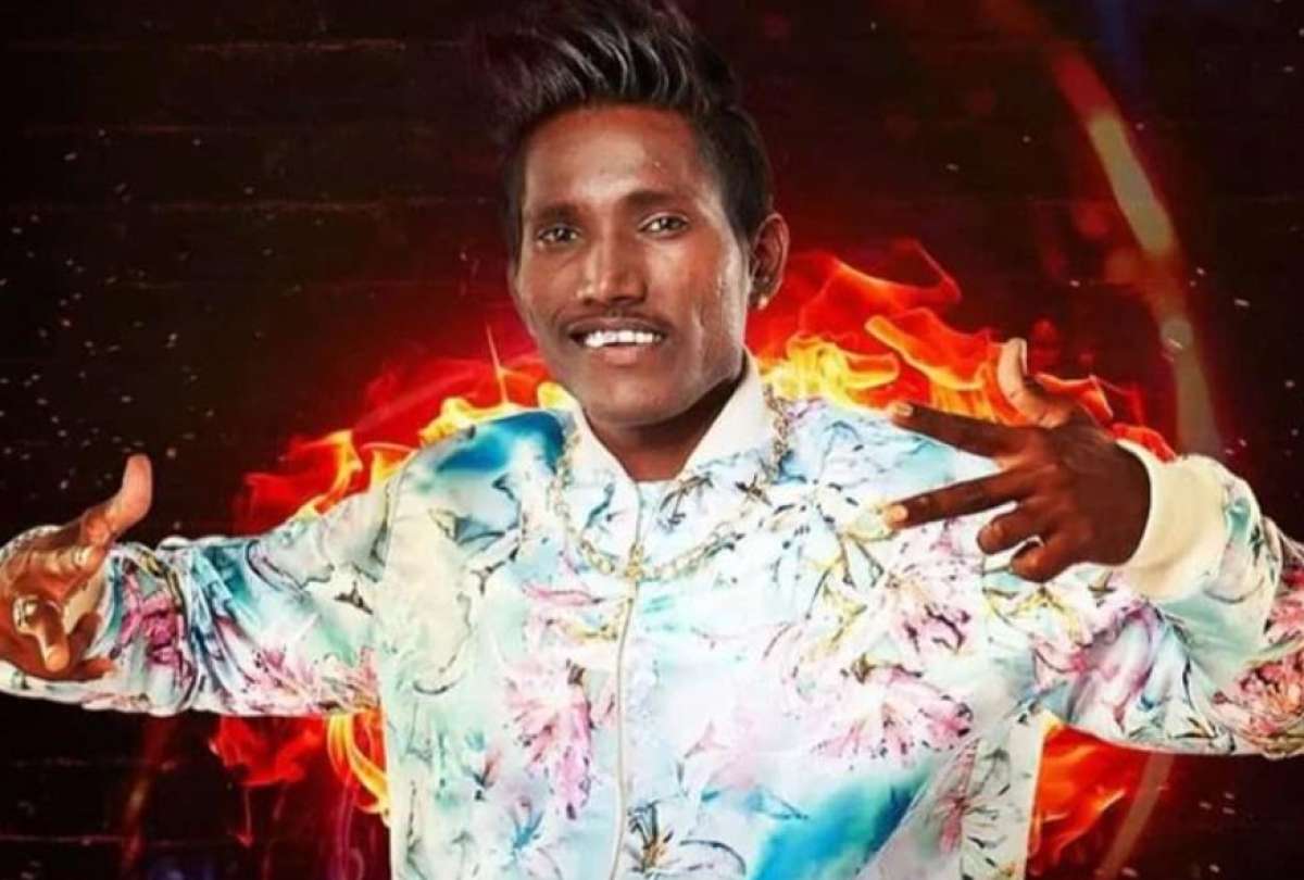 En la India, el comediante digital indio Suraj Chavan es reconocido como el Justin Bieber  de su país. 