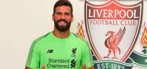 Liverpool ficha a Alisson, el arquero m&aacute;s caro de la historia